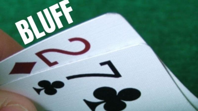Anh em hãy thử chơi theo chiến thuật semi-bluff khi thấy bài mình có cơ hội tạo hand mạnh